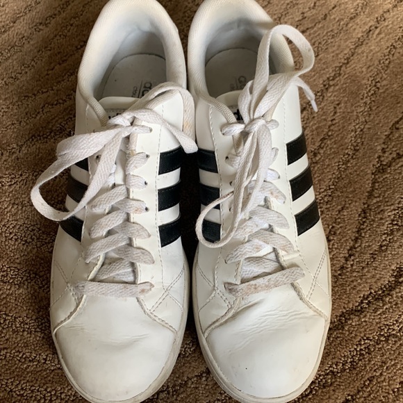 adidas Classic White and Black Womens Sneakers, Size 9. - Picture 2 of 7